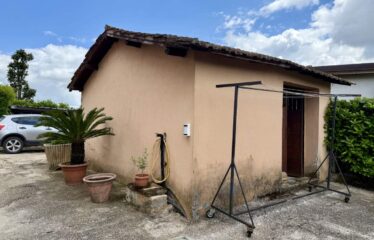 SPLENDIDA VILLA INTERA BIFAMILIARE SU UN TERRENO DI 3300 MQ