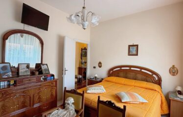 SPLENDIDA VILLA INTERA BIFAMILIARE SU UN TERRENO DI 3300 MQ