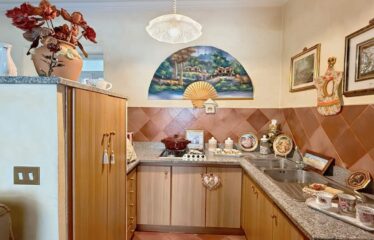 SPLENDIDA VILLA INTERA BIFAMILIARE SU UN TERRENO DI 3300 MQ