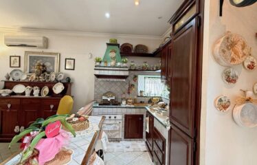 SPLENDIDA VILLA INTERA BIFAMILIARE SU UN TERRENO DI 3300 MQ