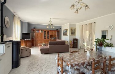 SPAZIOSA VILLA DI 164 MQ CON LABORATORIO DI 125 MQ