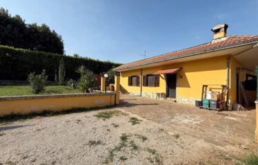 GRAZIOSA PORZIONE DI VILLINO CON SPAZIO ESTERNO DI 550 MQ