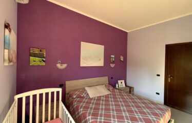 GRAZIOSA PORZIONE DI VILLINO CON SPAZIO ESTERNO DI 550 MQ