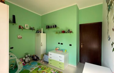 GRAZIOSA PORZIONE DI VILLINO CON SPAZIO ESTERNO DI 550 MQ