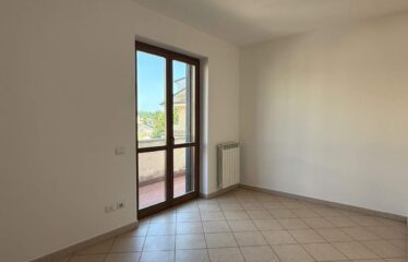 SPAZIOSO APPARTAMENTO IN AFFITTO CON 3 CAMERE DA LETTO