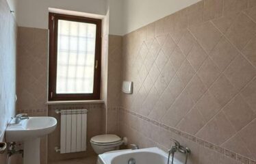 SPAZIOSO APPARTAMENTO IN AFFITTO CON 3 CAMERE DA LETTO