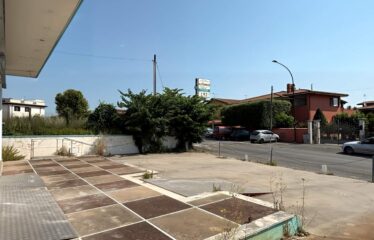 LOCALE COMMERCIALE DI 281 MQ CON PARCHEGGIO RISERVATO